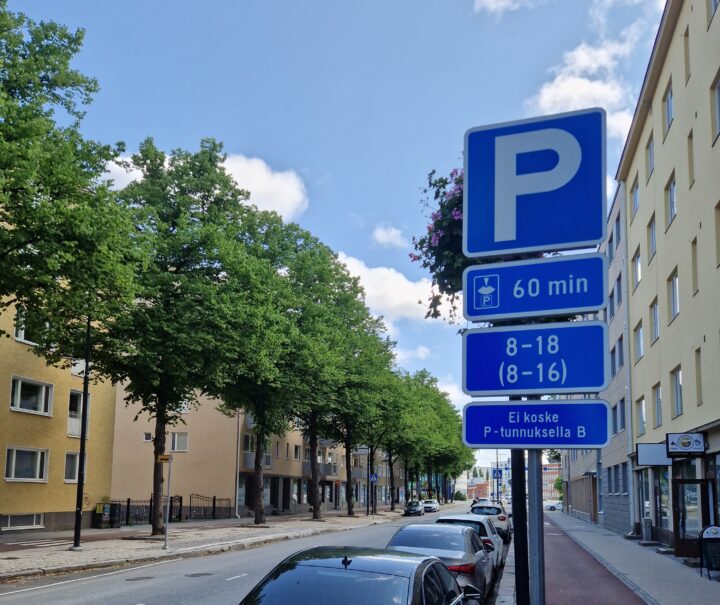 Asukas- ja yrityspysäköinti